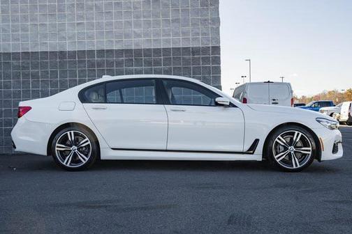 2019 BMW 740 740i