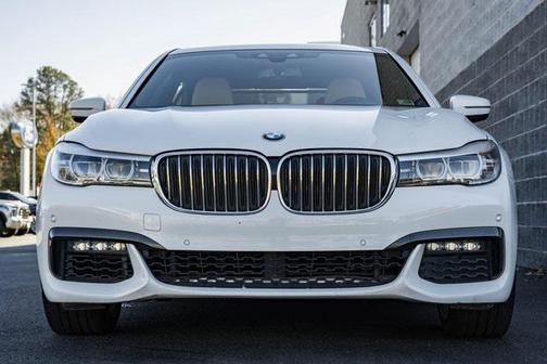 2019 BMW 740 740i