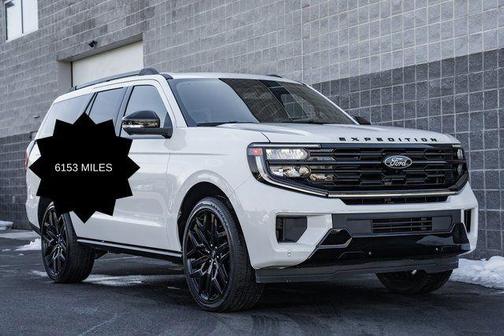 Star White Metallic Tri-Coat 2026 Ford Expedition Platinum