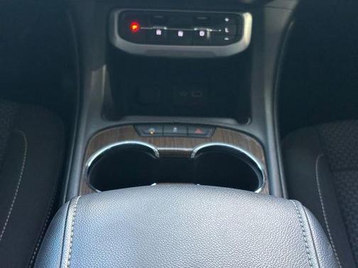 Summit White 2023 GMC Acadia SLE
