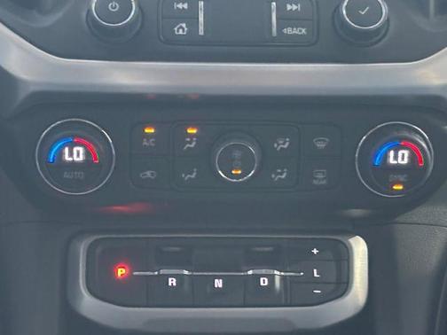 Summit White 2023 GMC Acadia SLE
