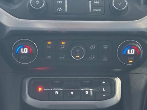 Summit White 2023 GMC Acadia SLE