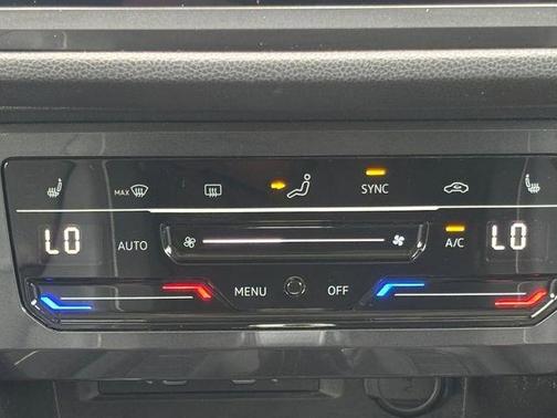 Deep Black Pearl Effect 2023 Volkswagen Tiguan 2.0T SE