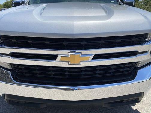 Photo 4 of 49 of 2020 Chevrolet Silverado 1500 LT