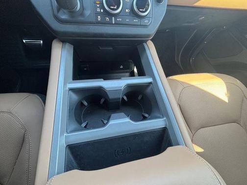 2025 Land Rover Defender P500 V8