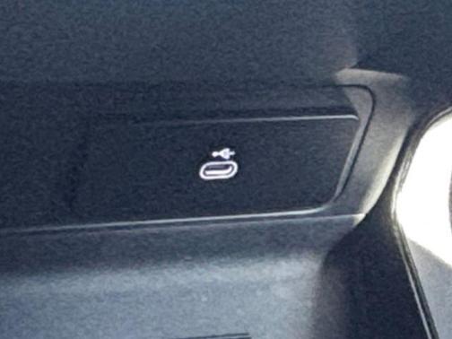 2025 Land Rover Defender P500 V8