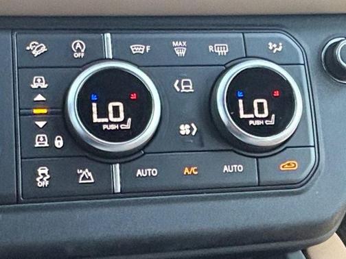 2025 Land Rover Defender P500 V8