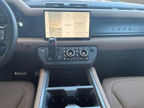 2025 Land Rover Defender P500 V8