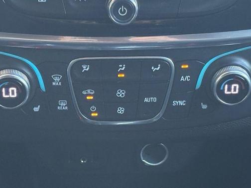 Mosaic Black Metallic 2023 Chevrolet Traverse LT Cloth