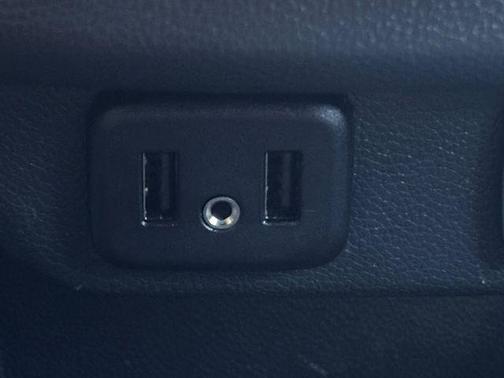 Mosaic Black Metallic 2023 Chevrolet Traverse LT Cloth