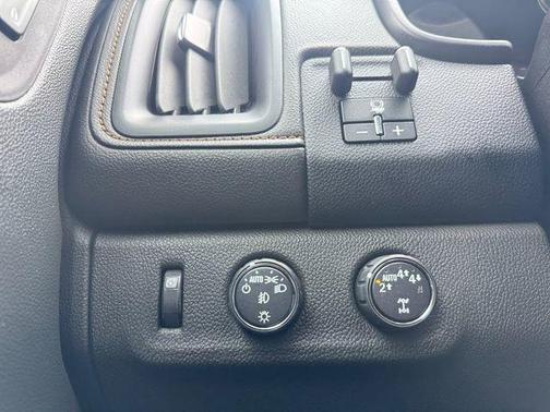 2022 GMC Canyon AT4 w/Leather