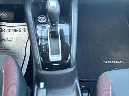 Scarlet Ember 2020 Nissan Versa 1.6 SR