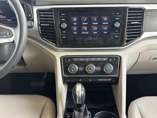 Pure White 2023 Volkswagen Atlas 2.0T SE w/Technology