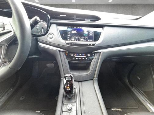 2024 Cadillac XT5 Luxury