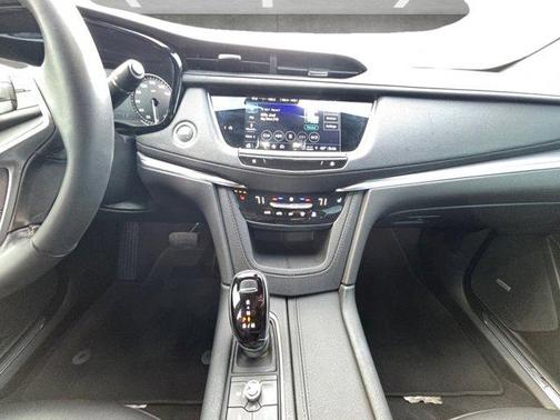 2024 Cadillac XT5 Luxury