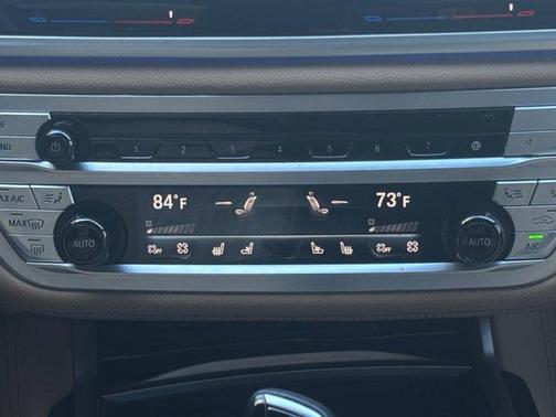 2022 BMW 750 i xDrive