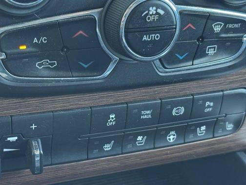 Granite Crystal Clearcoat Metallic 2014 RAM 2500 Laramie