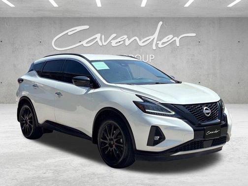 White 2023 Nissan Murano SV