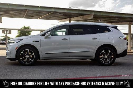2022 Buick Enclave Essence