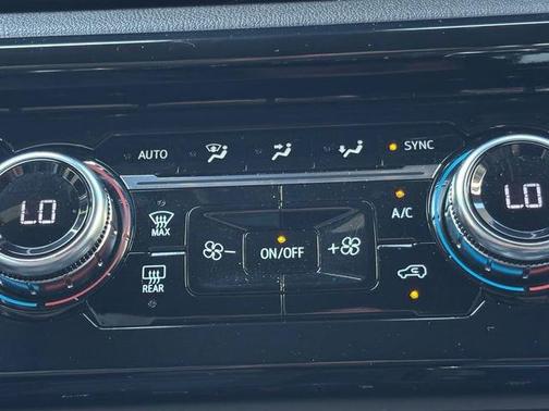 Onyx Black 2025 GMC Sierra 2500 AT4