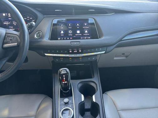 2022 Cadillac XT4 Premium Luxury