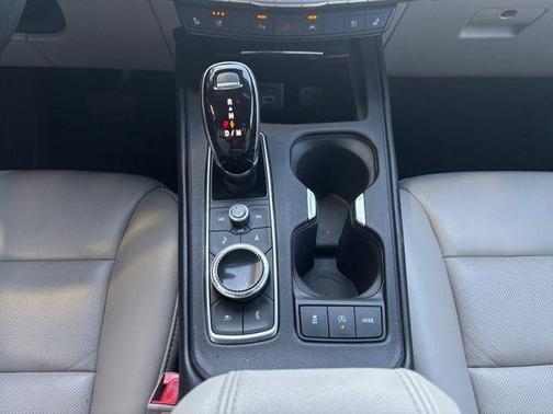 2022 Cadillac XT4 Premium Luxury