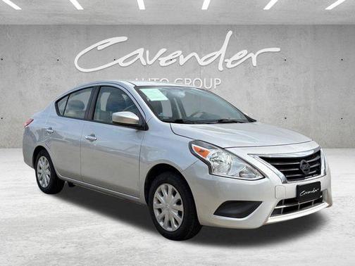 Brilliant Silver Metallic 2017 Nissan Versa 1.6 SV