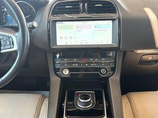 Fuji White 2020 Jaguar F-PACE 25t Prestige