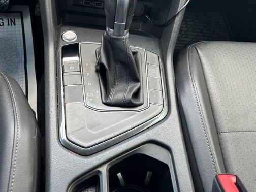 White Silver Metallic 2018 Volkswagen Tiguan 2.0T SEL