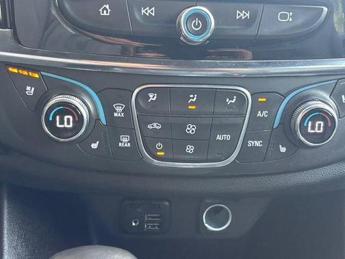Mosaic Black Metallic 2023 Chevrolet Traverse Premier