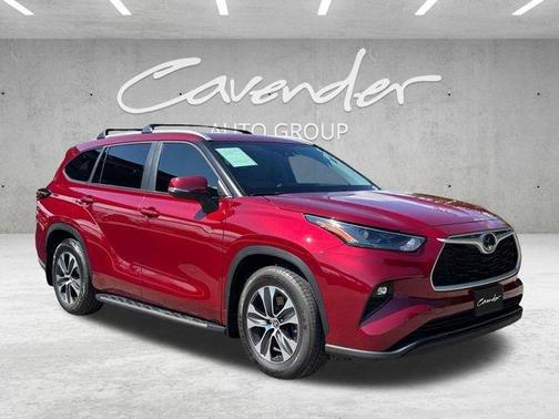 Pearl 2025 Toyota Highlander XLE