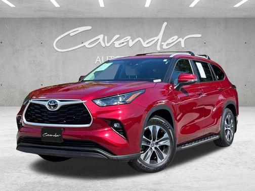 Pearl 2025 Toyota Highlander XLE