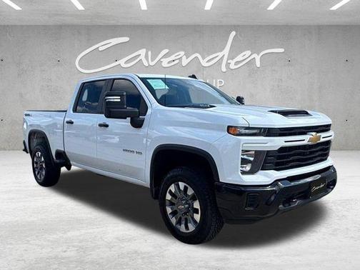 Summit White 2024 Chevrolet Silverado 2500 Custom