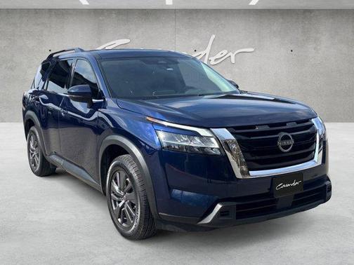 2022 Nissan Pathfinder SV