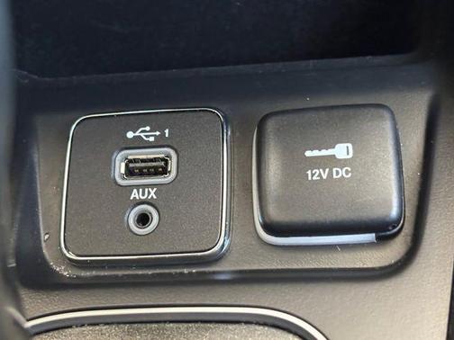 Bright White Clearcoat 2022 Jeep Cherokee Trailhawk