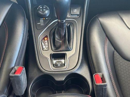 Bright White Clearcoat 2022 Jeep Cherokee Trailhawk