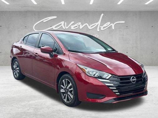 Scarlet Ember 2024 Nissan Versa 1.6 SV