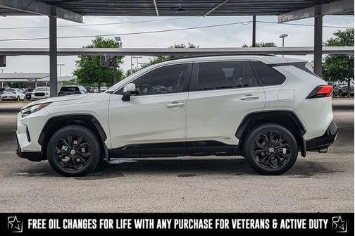 2022 Toyota RAV4 Hybrid SE