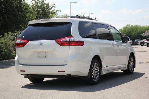 2020 Toyota Sienna XLE Premium