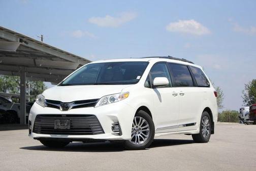 2020 Toyota Sienna XLE Premium
