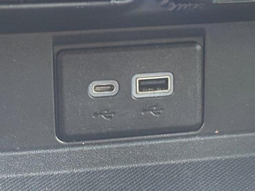 White Frost Tri-Coat 2022 GMC Yukon XL SLT