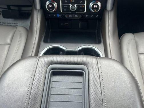 White Frost Tri-Coat 2022 GMC Yukon XL SLT
