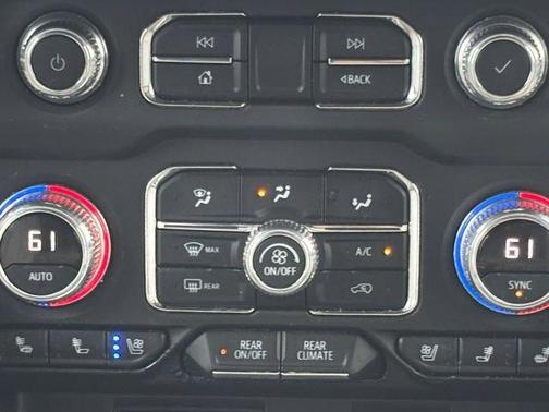 White Frost Tri-Coat 2022 GMC Yukon XL SLT