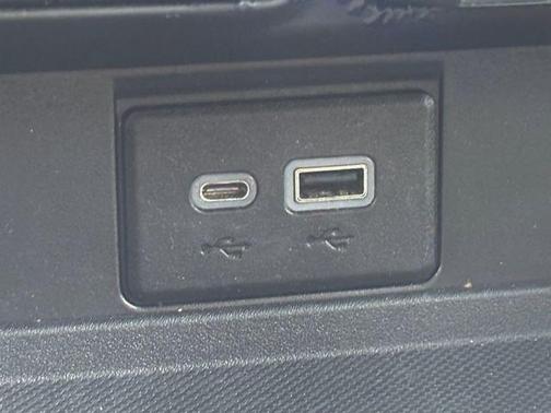 White Frost Tri-Coat 2022 GMC Yukon XL SLT