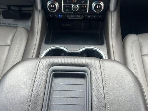 White Frost Tri-Coat 2022 GMC Yukon XL SLT