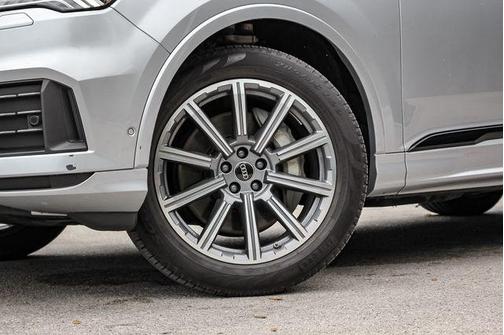 2023 Audi Q7 45 Premium Plus