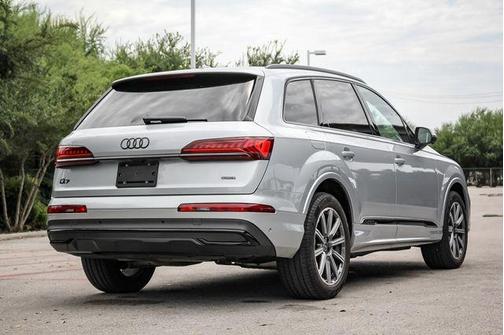2023 Audi Q7 45 Premium Plus