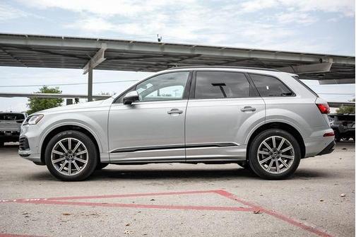 2023 Audi Q7 45 Premium Plus