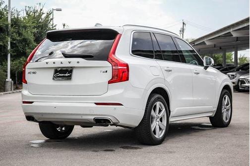 2021 Volvo XC90 T6 Momentum 7 Passenger
