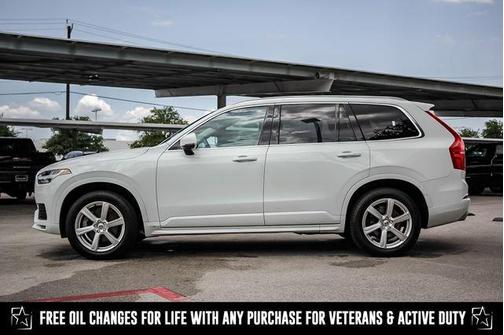 2021 Volvo XC90 T6 Momentum 7 Passenger